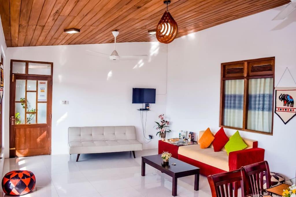Saru Holiday Apartment - Upto 6 Guests Κάντι Εξωτερικό φωτογραφία