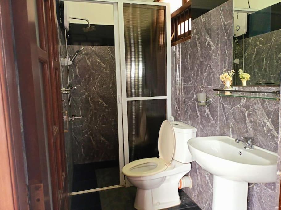 Saru Holiday Apartment - Upto 6 Guests Κάντι Εξωτερικό φωτογραφία