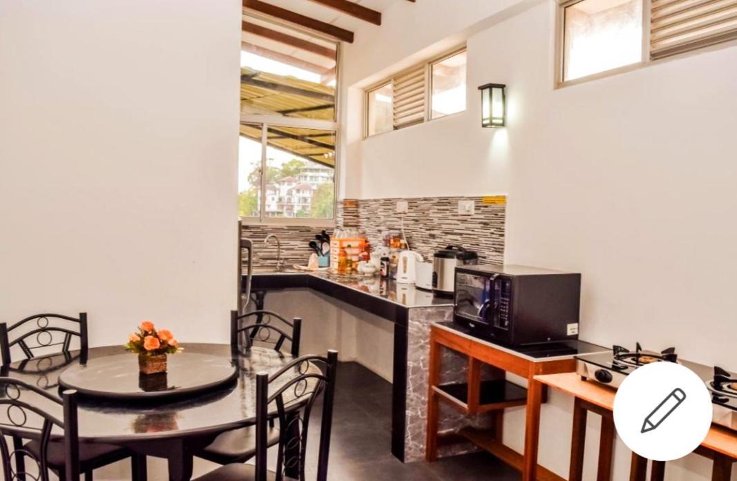 Saru Holiday Apartment - Upto 6 Guests Κάντι Εξωτερικό φωτογραφία